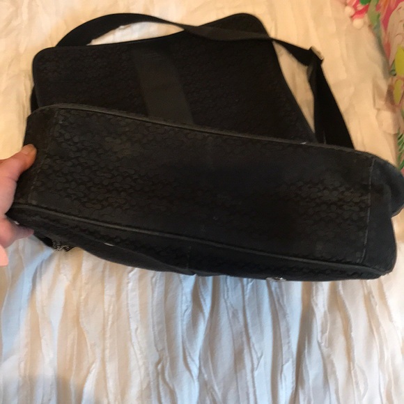 Classic Coach Messenger Cross Body Bag - Picture 4 of 7